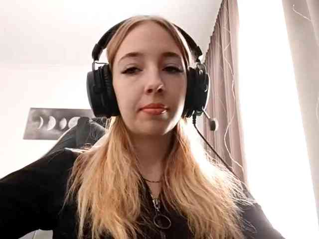 VioletteReeves webcam