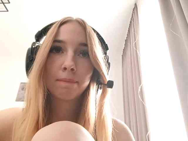 VioletteReeves webcam