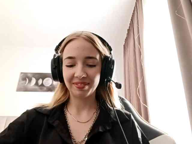 VioletteReeves webcam