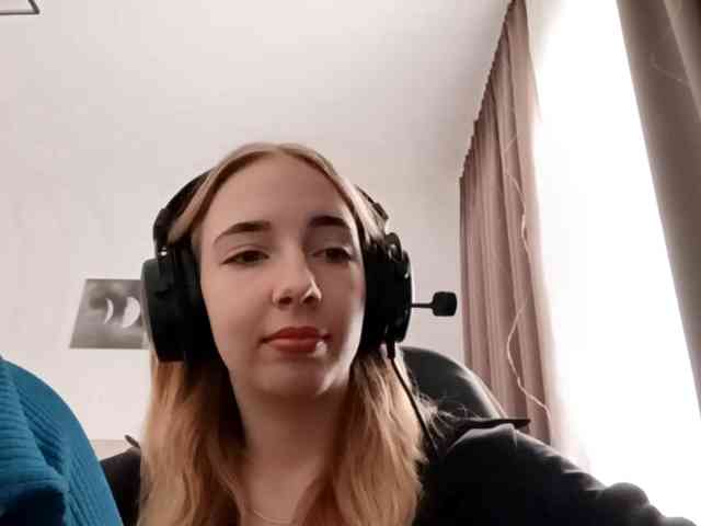 VioletteReeves Live Webcam on BongaCams