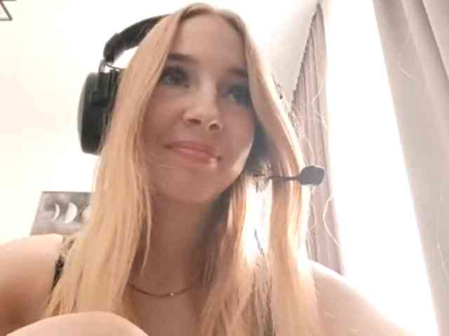 VioletteReeves webcam