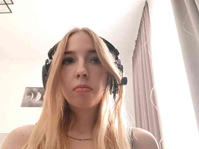 VioletteReeves webcam