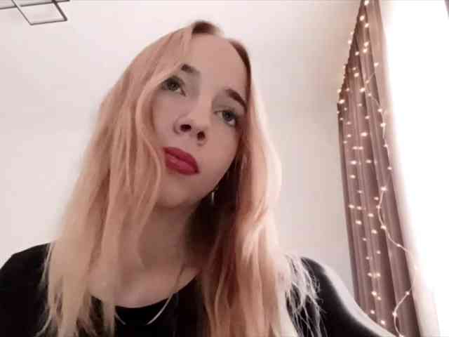 VioletteReeves webcam