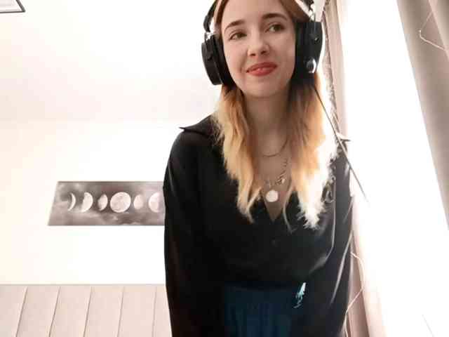 VioletteReeves webcam