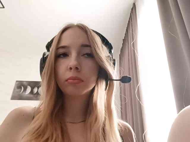 VioletteReeves webcam