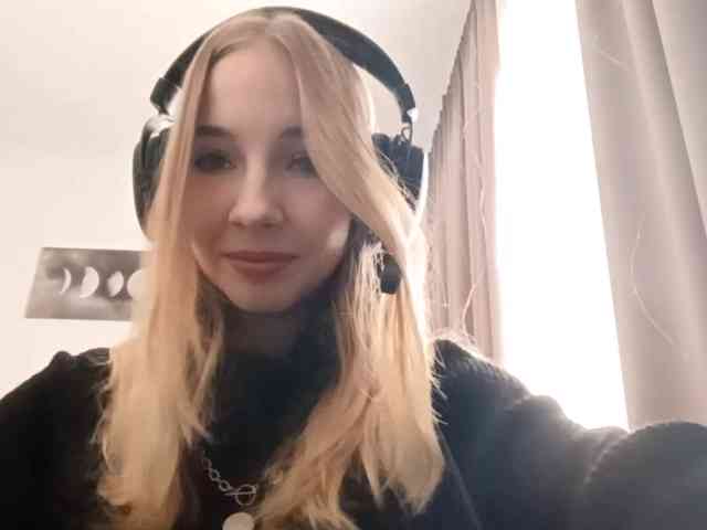 VioletteReeves Live Webcam on BongaCams