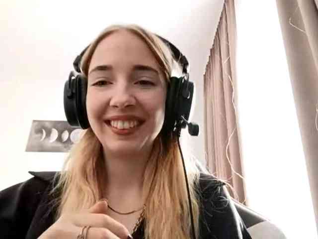 VioletteReeves webcam