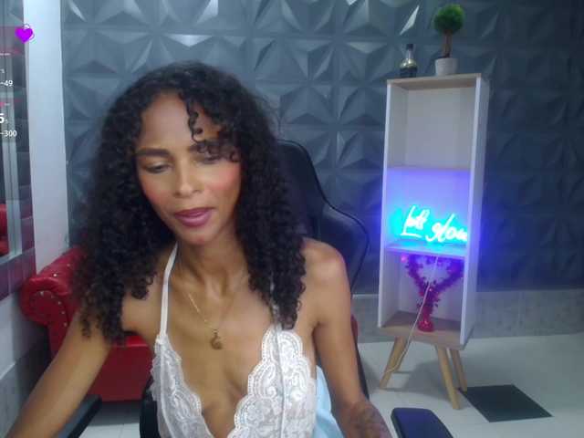 becky-lynch102's BongaCams show and profile