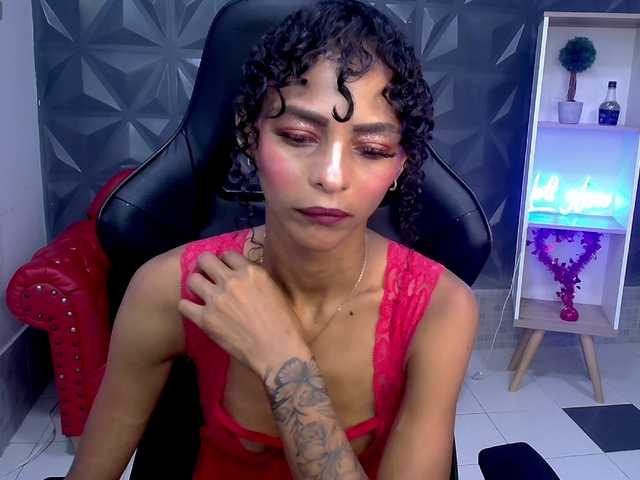 becky-lynch102's BongaCams show and profile