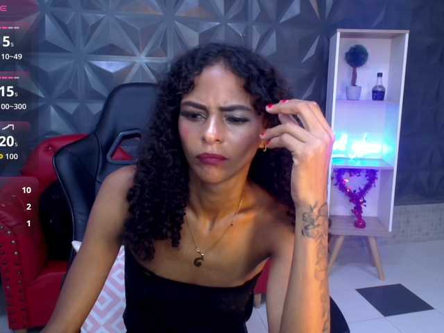 le modèle beckylynch est en webcam porno dans un show sur le site bongacams, il possède les tags suivants: Ebony,Brunette,Trimmed