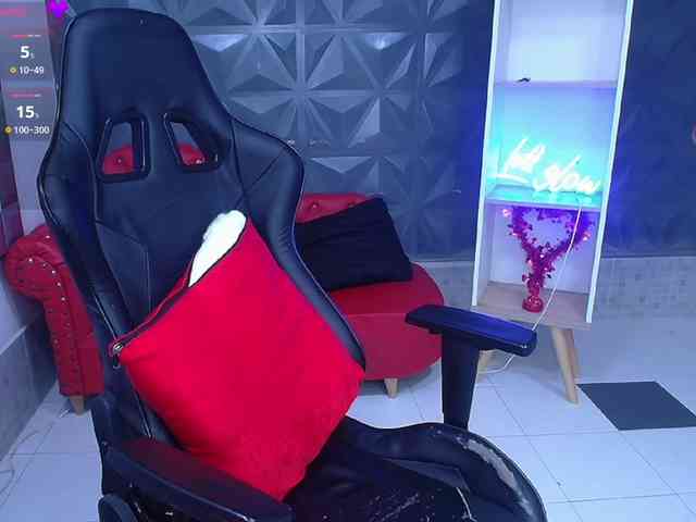 becky-lynch102 Live Webcam on BongaCams