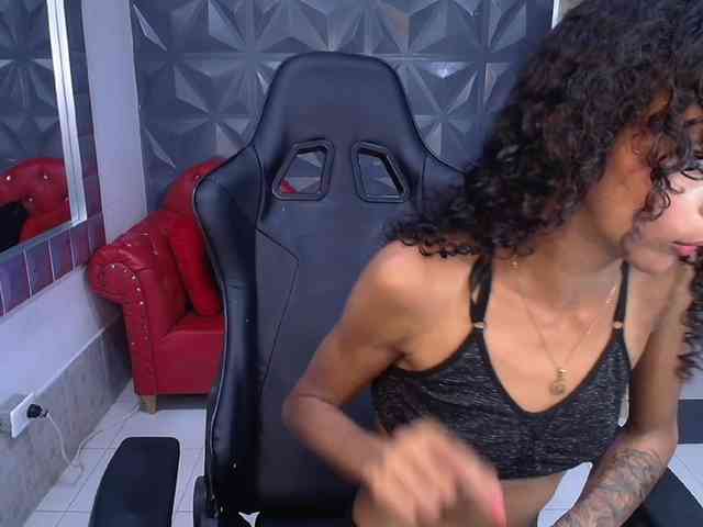 becky-lynch102 Live Webcam on BongaCams