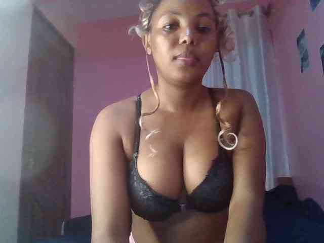 SweetIvey webcam