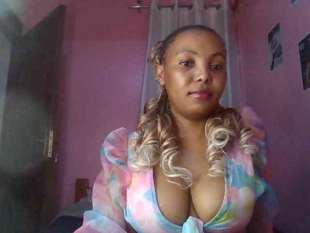 SweetIvey webcam