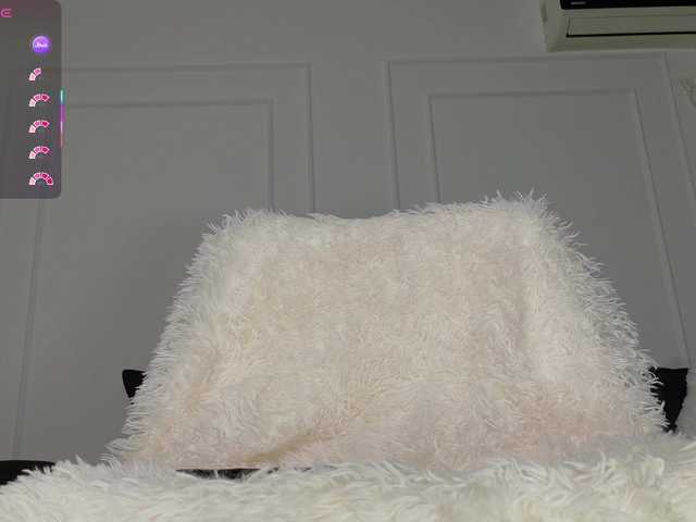 Ladycharm93's BongaCams show and profile