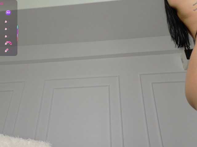 Ladycharm93's BongaCams show and profile