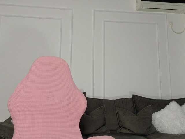 Ladycharm93's BongaCams show and profile