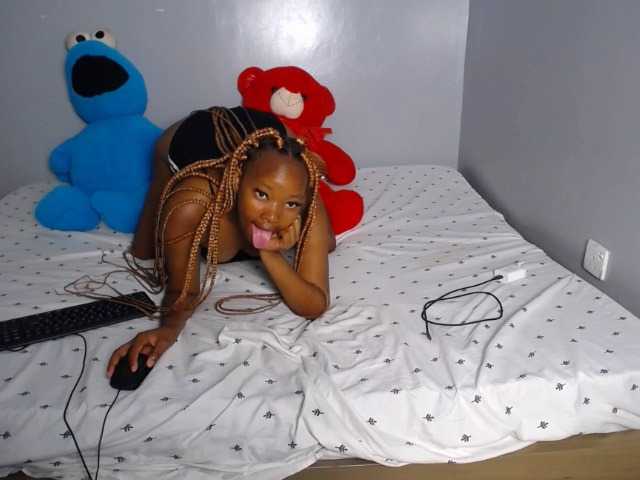 GAZE-GIRLS from BongaCams is Freechat