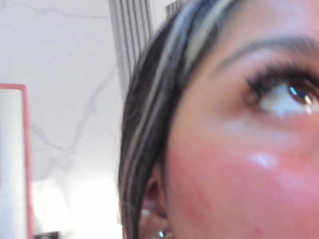 Wondrekloe's BongaCams show and profile