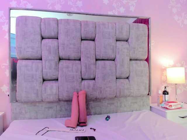 Wondrekloe's BongaCams show and profile