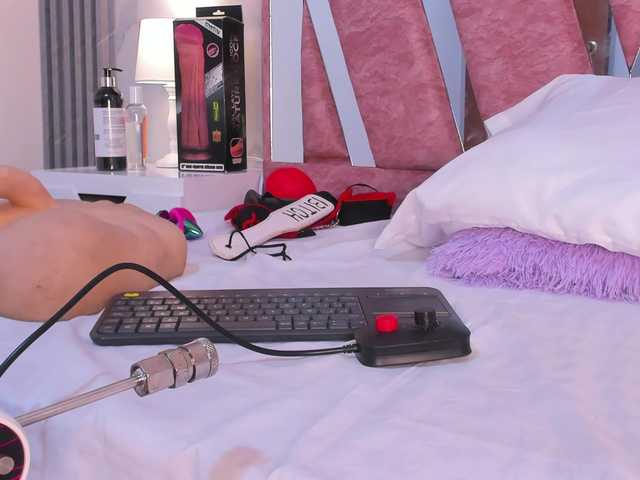 Wondrekloe's BongaCams show and profile