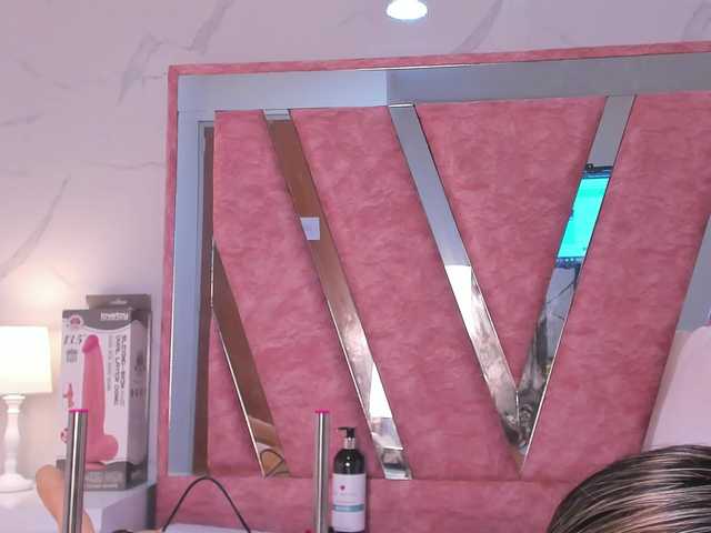 Wondrekloe's BongaCams show and profile