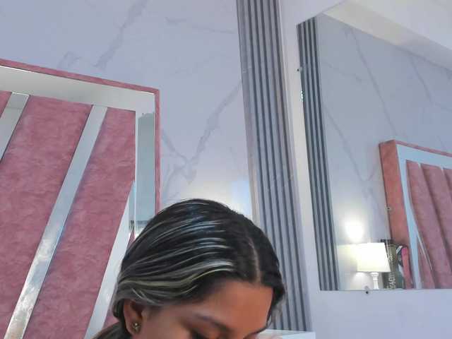 Wondrekloe's BongaCams show and profile