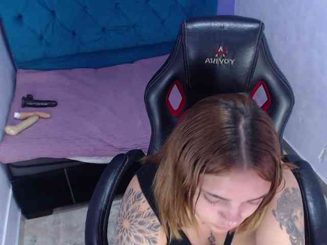 asimonapaezcm Live Webcam on BongaCams