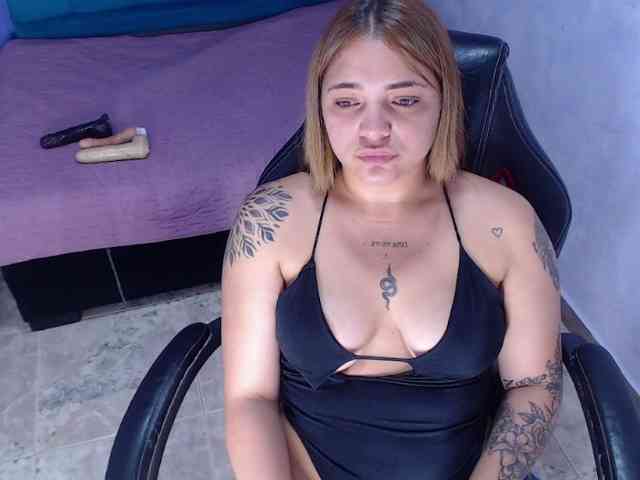 asimonapaezcm Live Webcam on BongaCams