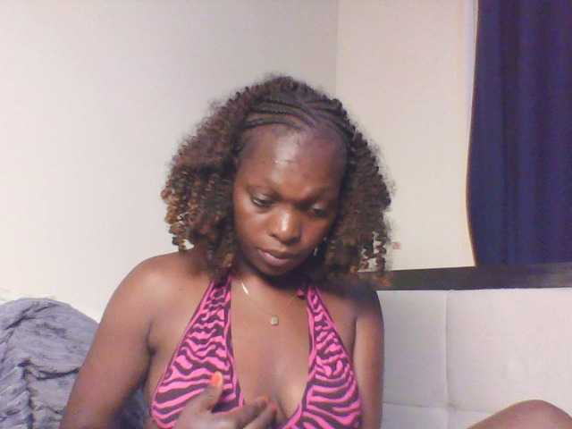 le modèle Princessvee est en webcam porno dans un show sur le site bongacams, il possède les tags suivants: Ebony,Brunette,Shaved