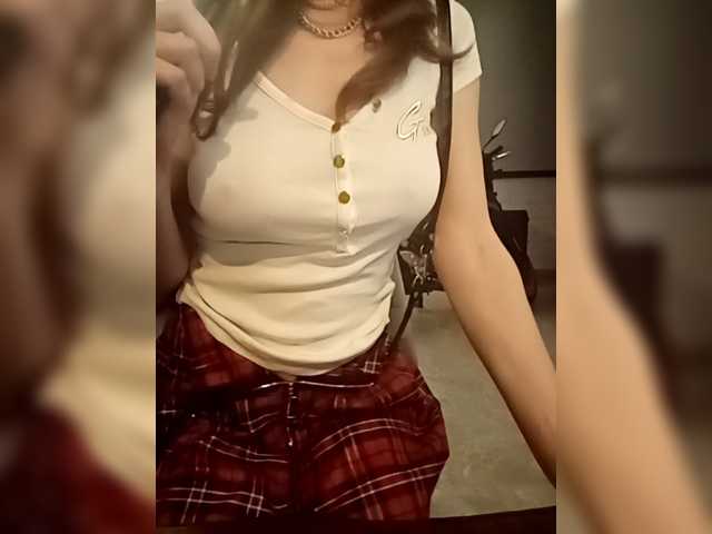 Live with Fox-mia on FliCam