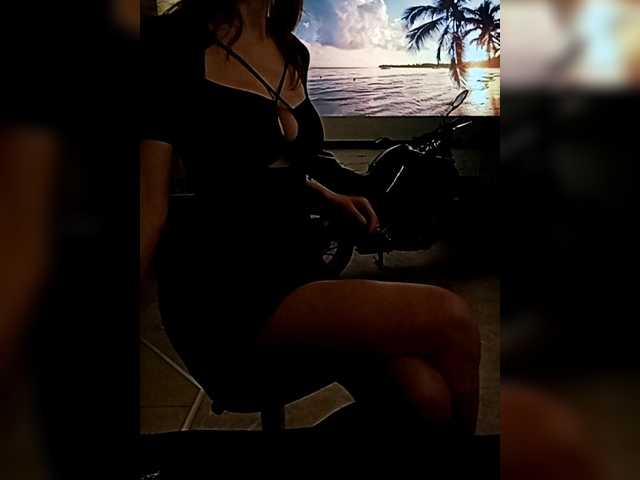 Fox-mia's BongaCams show and profile