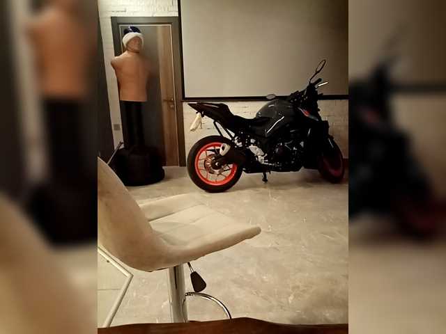 Fox-mia video chat preview