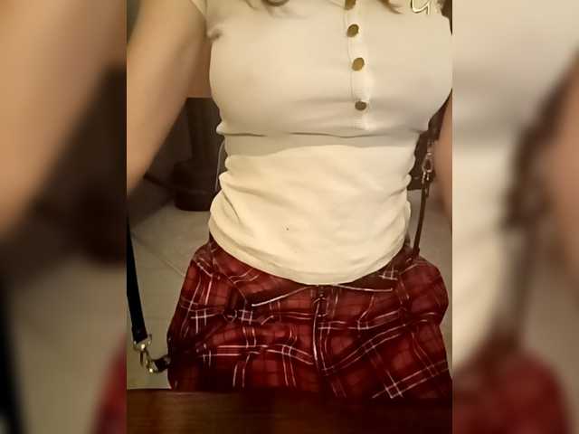 Fox-mia's BongaCams show and profile