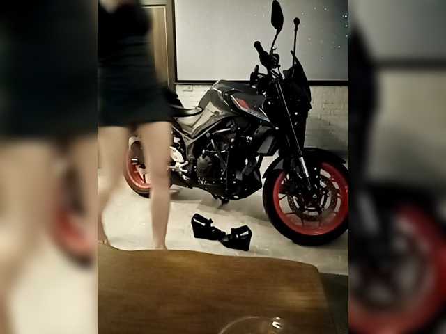 Fox-mia's BongaCams show and profile