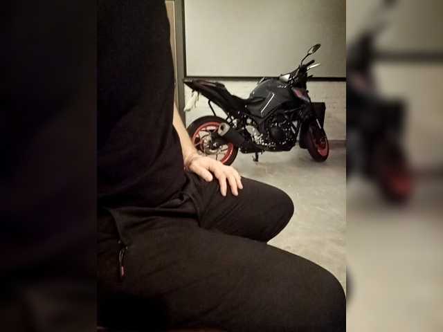 Fox-mia's BongaCams show and profile