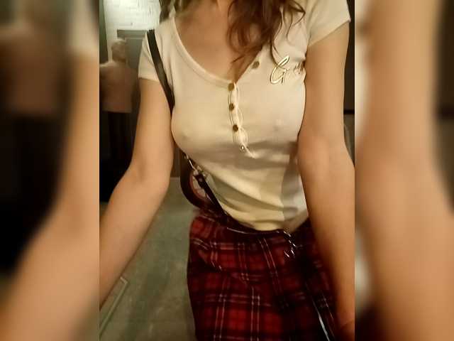 Fox-mia's BongaCams show and profile