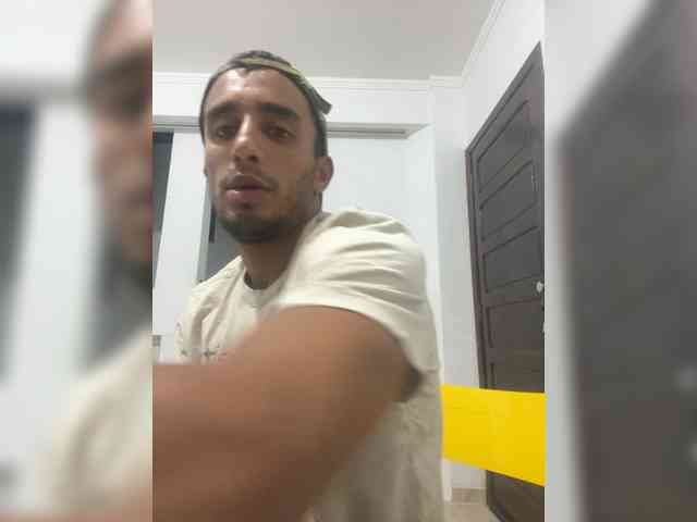 Cale33 Live Webcam on BongaCams