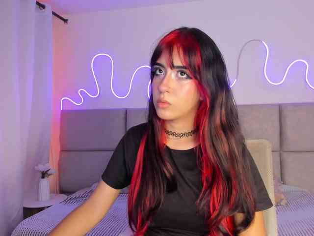 Laure4 Live Webcam on BongaCams