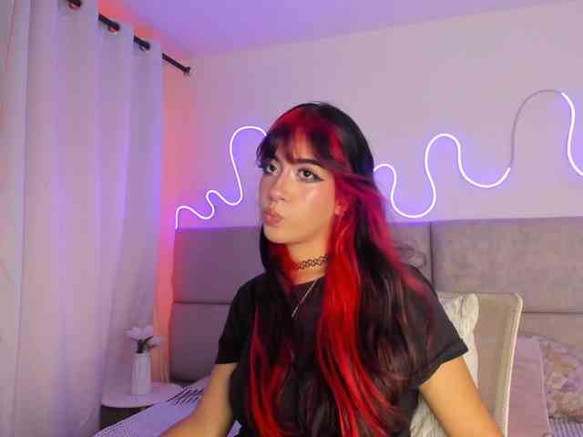 Laure4 Live Webcam on BongaCams