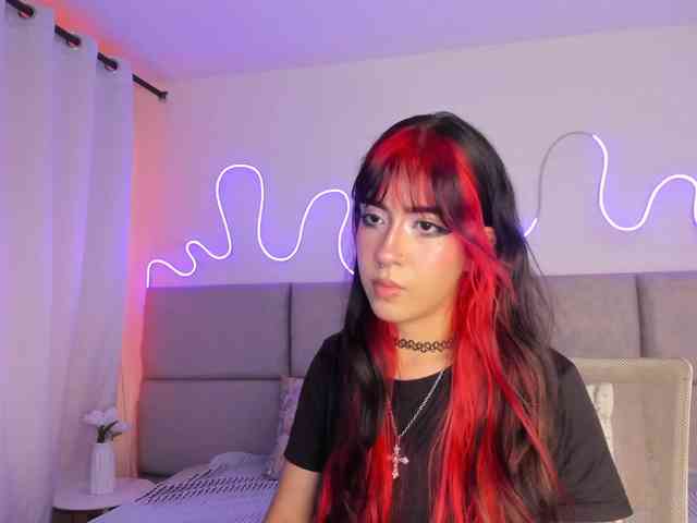 Laure4 Live Webcam on BongaCams