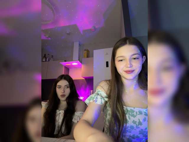 TwinXXL's BongaCams show and profile