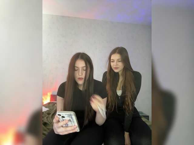 TwinXXL's BongaCams show and profile