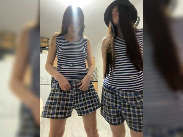 TwinXXL's BongaCams show and profile