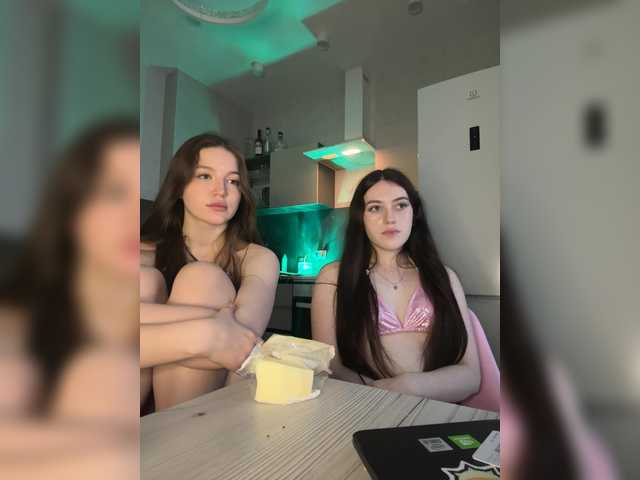 TwinXXL's BongaCams show and profile