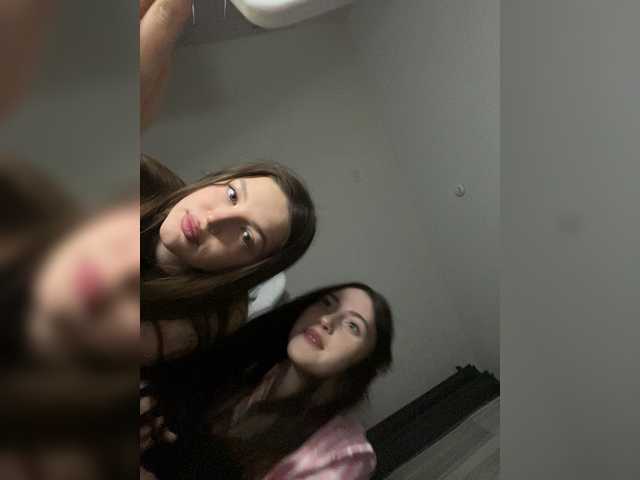 TwinXXL's BongaCams show and profile