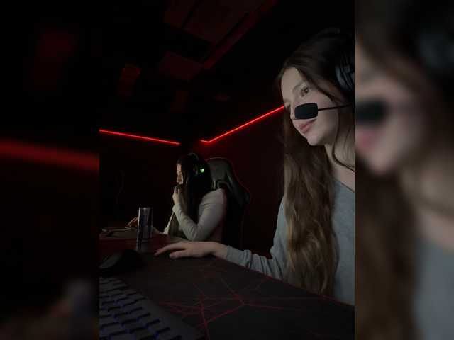 TwinXXL's BongaCams show and profile