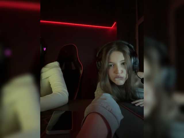 TwinXXL's BongaCams show and profile