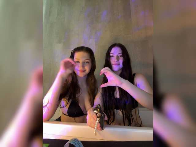 TwinXXL's BongaCams show and profile