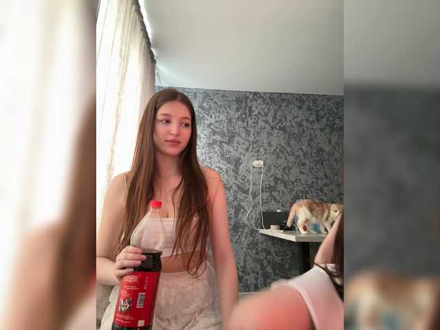 TwinXXL's BongaCams show and profile